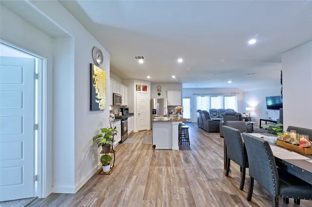 $2,550 | 8522 Kokernot Lane, Rosharon, TX 77583