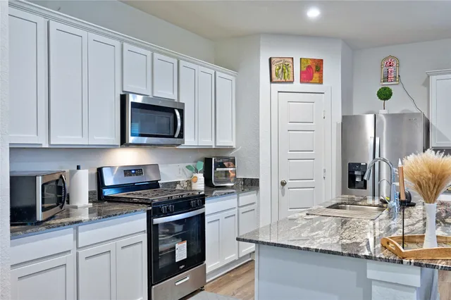 $2,550 | 8522 Kokernot Lane, Rosharon, TX 77583