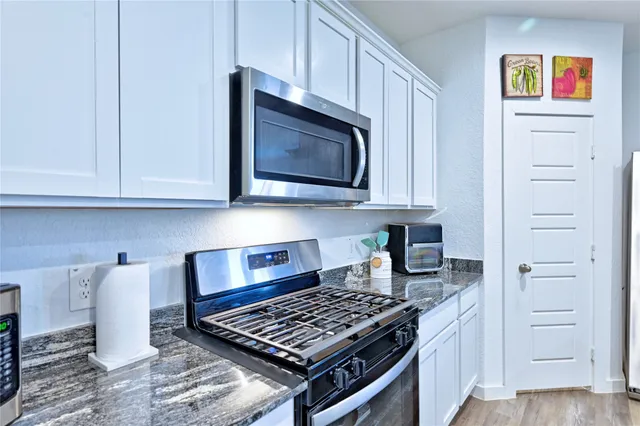 $2,550 | 8522 Kokernot Lane, Rosharon, TX 77583