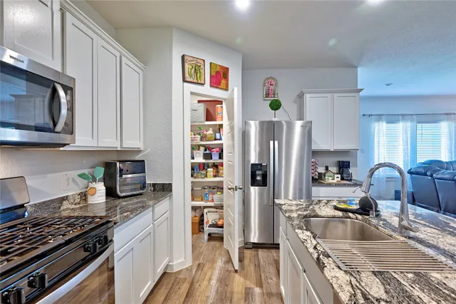 $2,550 | 8522 Kokernot Lane, Rosharon, TX 77583