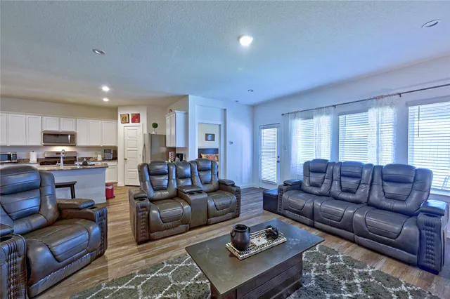 $2,550 | 8522 Kokernot Lane, Rosharon, TX 77583