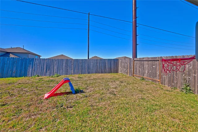 $2,550 | 8522 Kokernot Lane, Rosharon, TX 77583