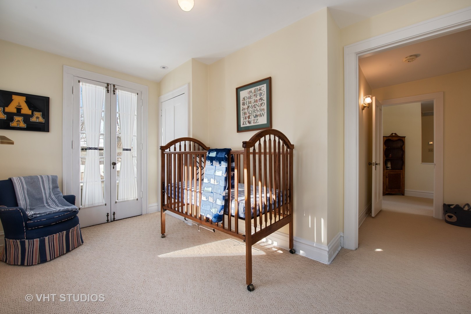 67 Warwick Road Winnetka, IL 60093 - Photo 14 of 27 a view of front door with porch and furniture