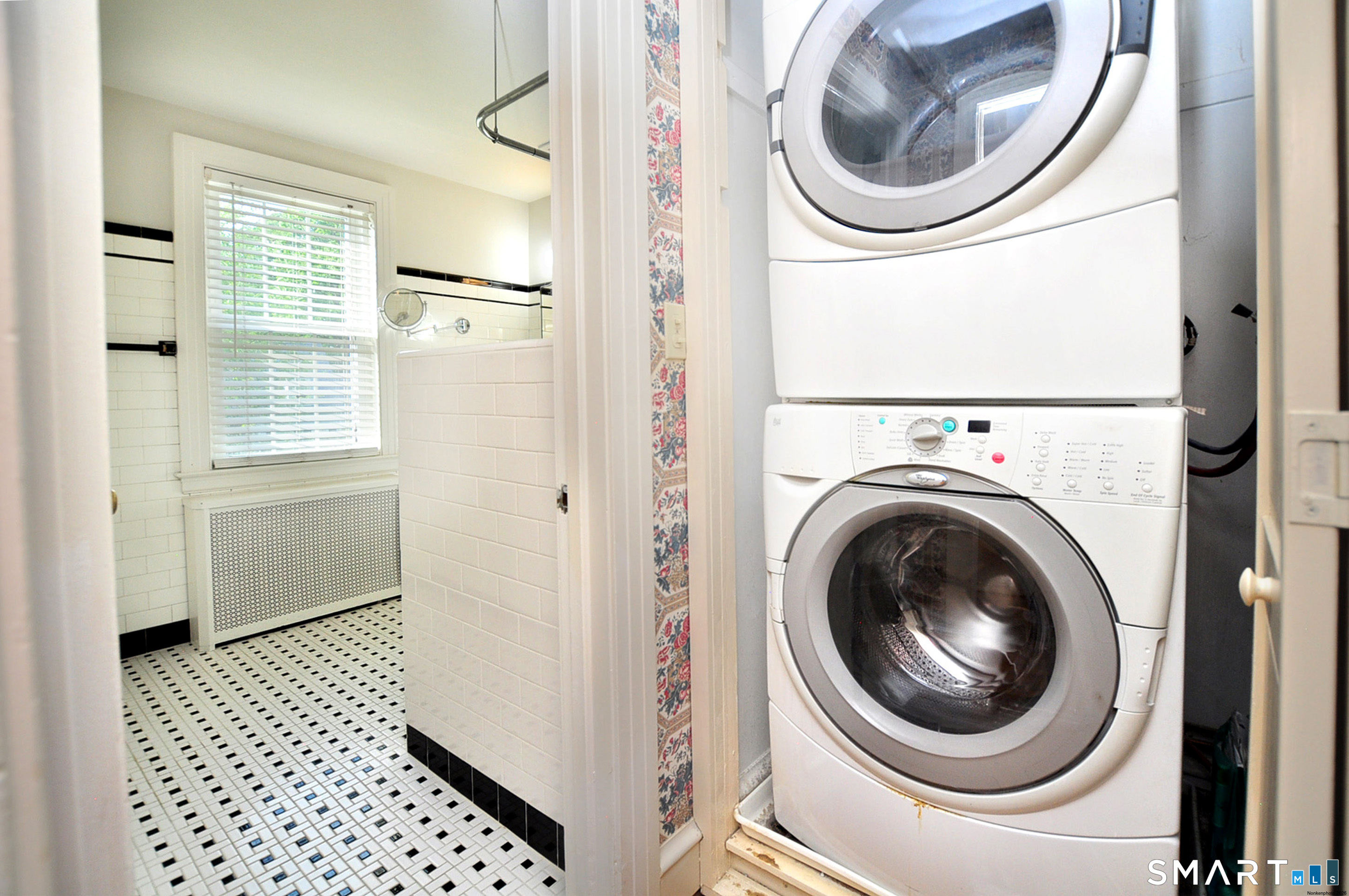 10 Harvey Road Windsor, CT 06095 - Photo 28 of 36 a bedroom with a washer and dryer