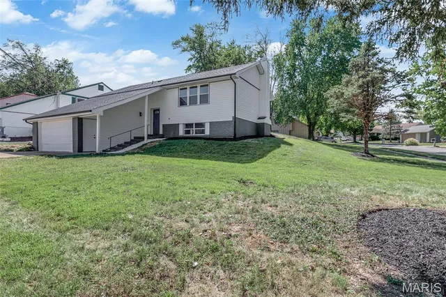 $259,000 | 5226 Suntrail Drive, Florissant, MO 63033