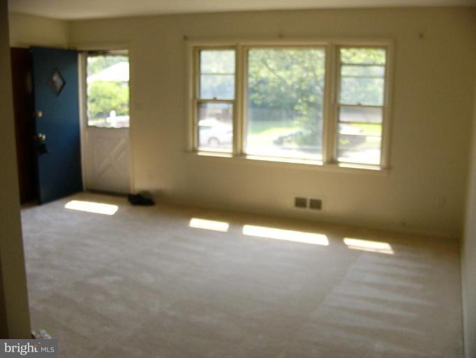 6902 Elbrook Road Hyattsville, MD 20784 - Photo 13 of 23 Living Room