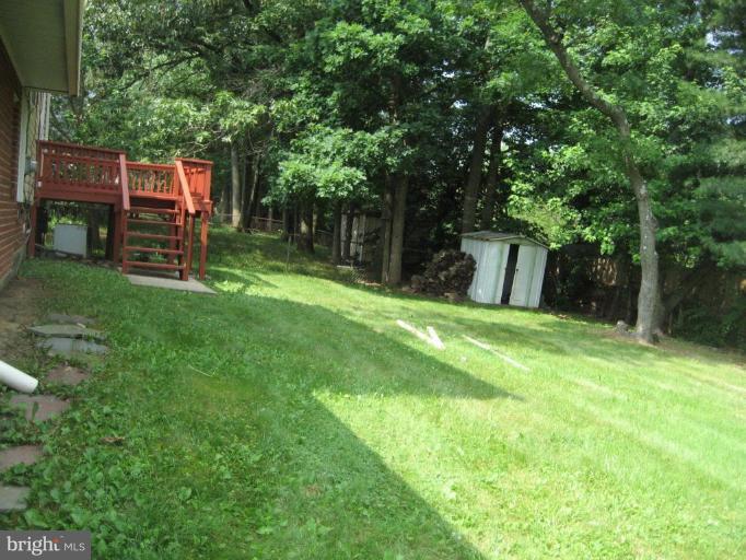 6902 Elbrook Road Hyattsville, MD 20784 - Photo 4 of 23 Back yard