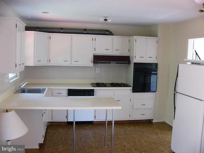 6902 Elbrook Road Hyattsville, MD 20784 - Photo 5 of 23 Kitchen