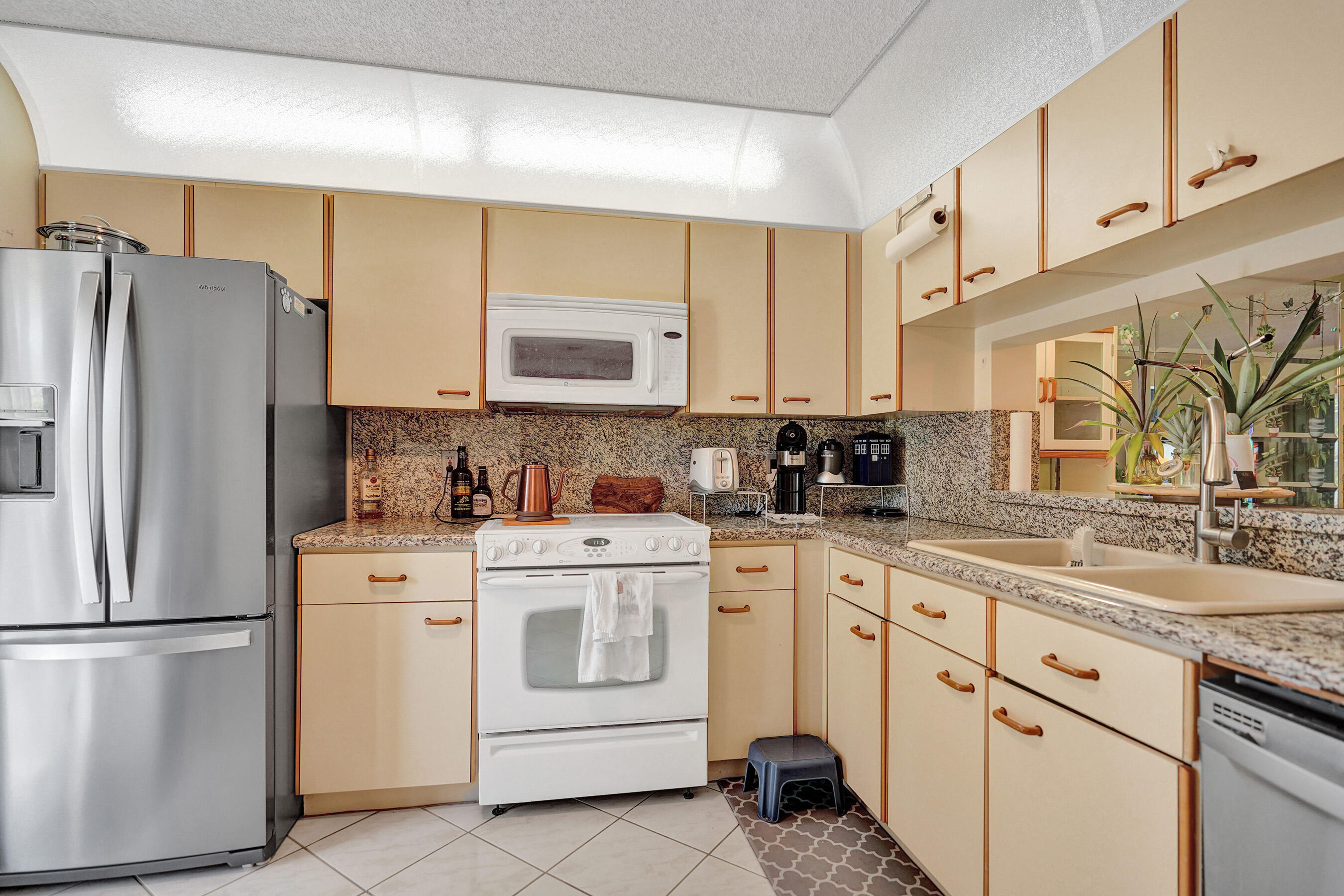 5201 West Club Circle, Unit 103 Boca Raton, FL 33487 - Photo 2 of 40 Good size Kitchen