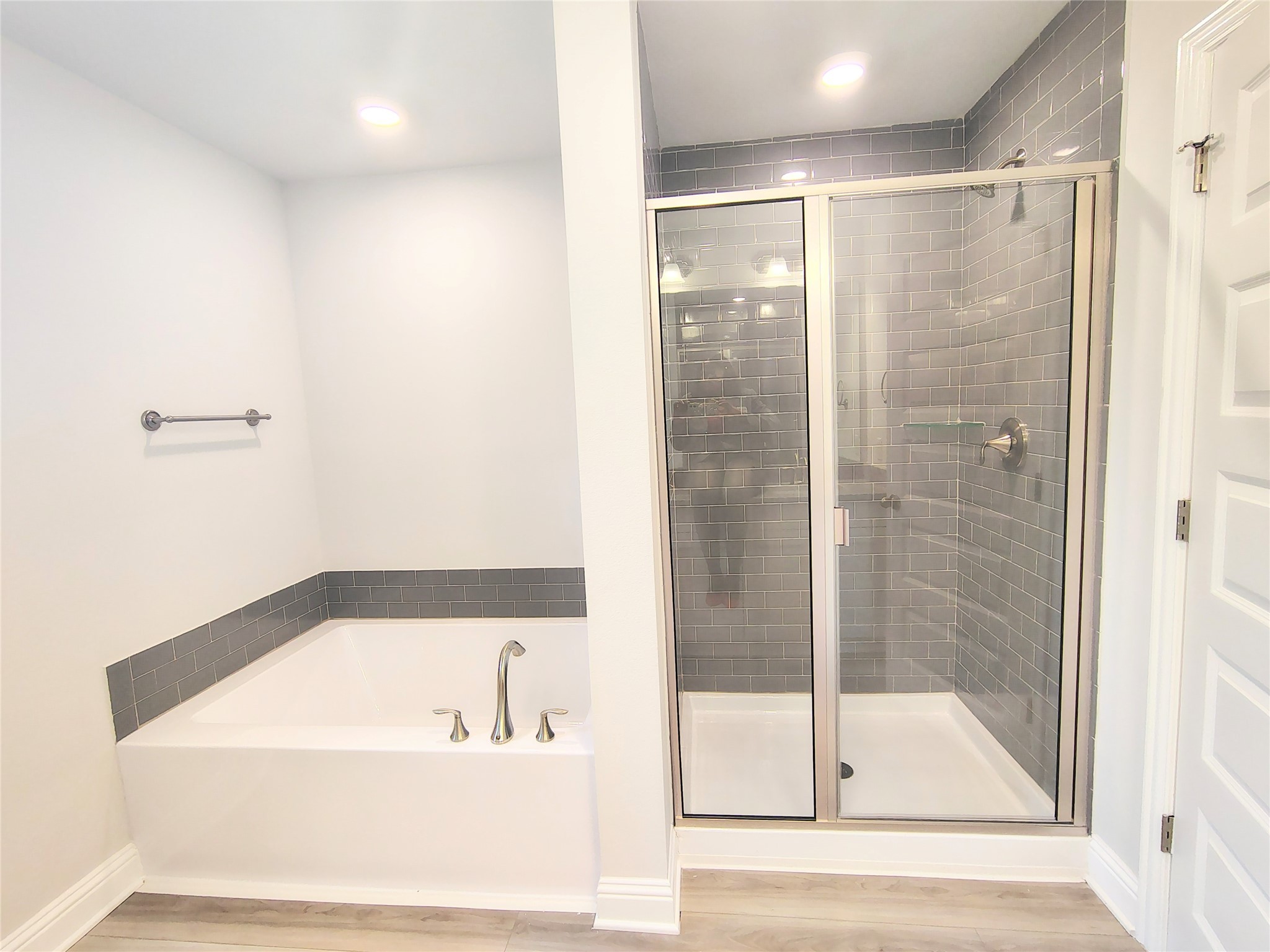 18 Gemstone Court Angleton, TX 77515 - Photo 12 of 24 STOCK PHOTO PRIMARY BATH