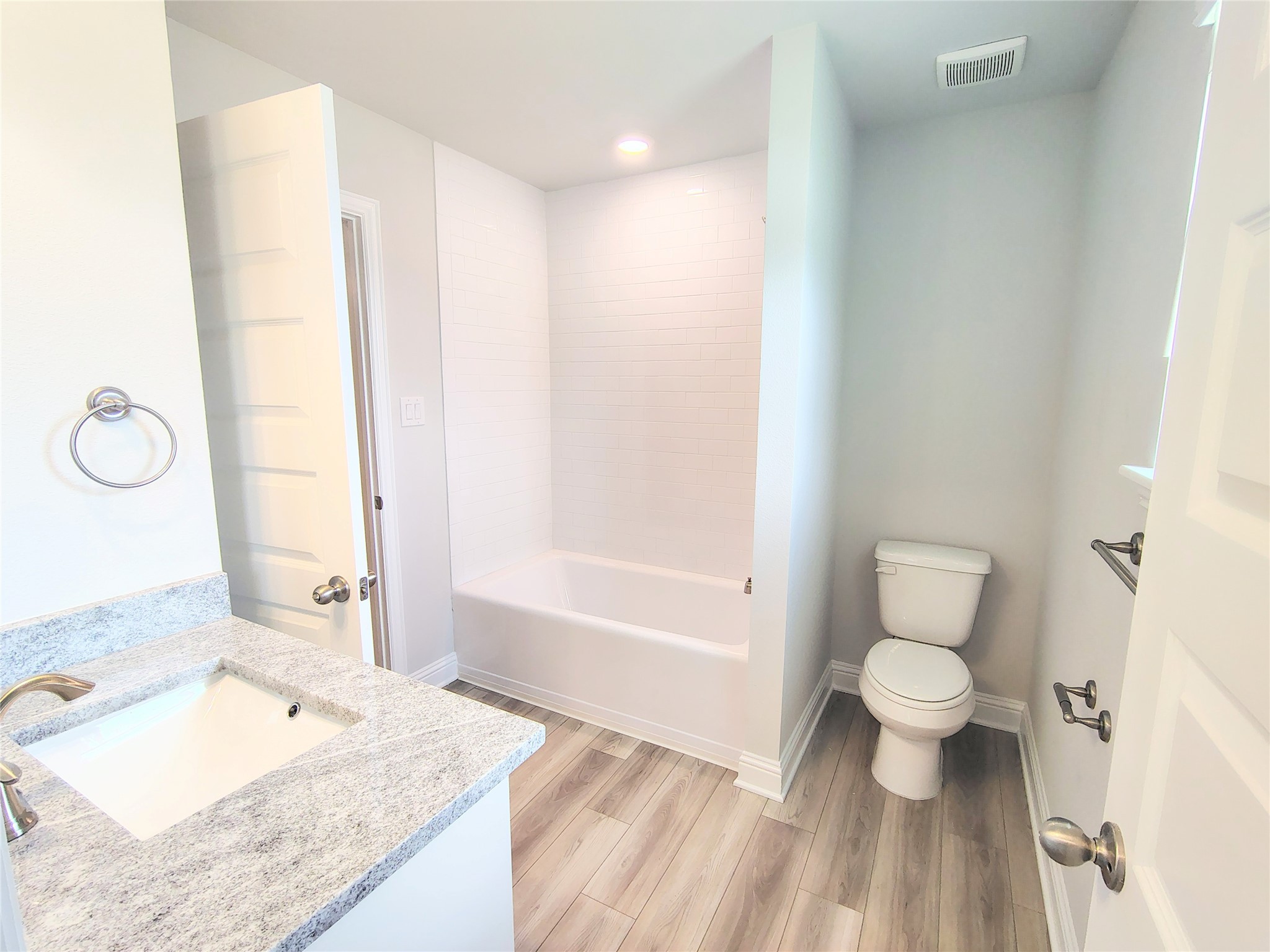 18 Gemstone Court Angleton, TX 77515 - Photo 19 of 24 STOCK PHOTO ENSUITE CLOSET