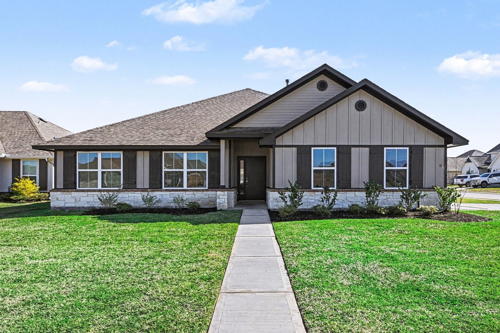 18 Gemstone Court Angleton, TX 77515 - Photo 2 of 29