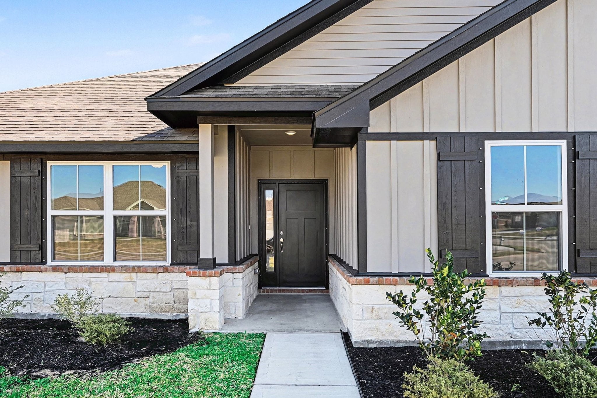 18 Gemstone Court Angleton, TX 77515 - Photo 3 of 29