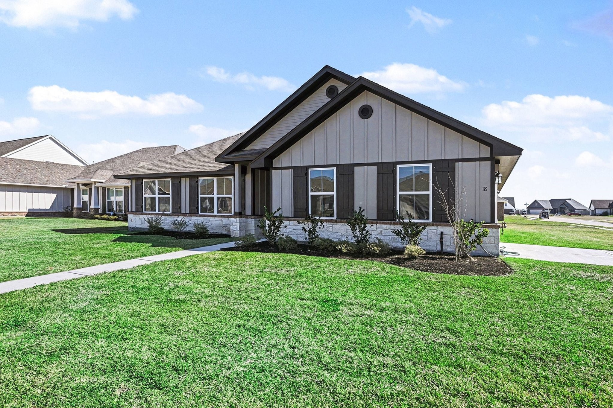 18 Gemstone Court Angleton, TX 77515 - Photo 4 of 29