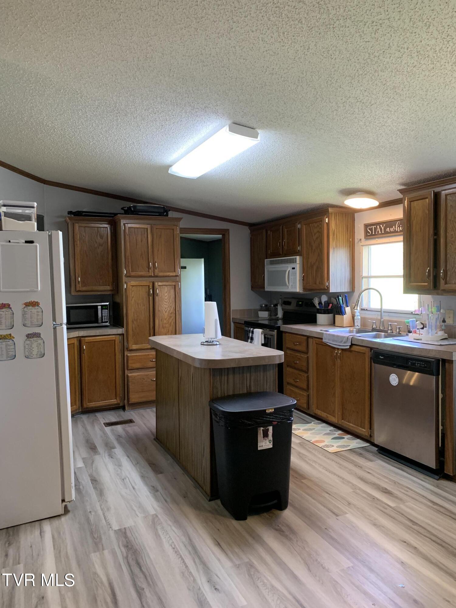 975 Fox Road Chuckey, TN 37641 - Photo 8 of 29 IMG_6841