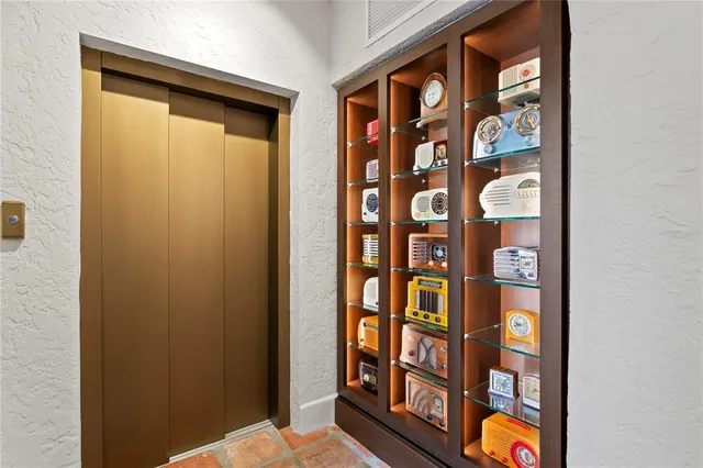 $15,000,000 | 501 Brightwaters Boulevard Northeast, St. Petersburg, FL 33704