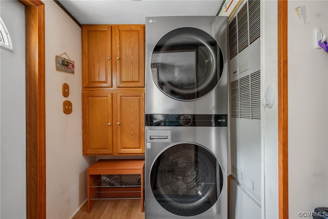 648 New Dragon Bridge Road Mascot, VA 23108 - Photo 18 of 43 a close view of a utility room with dryer and washer