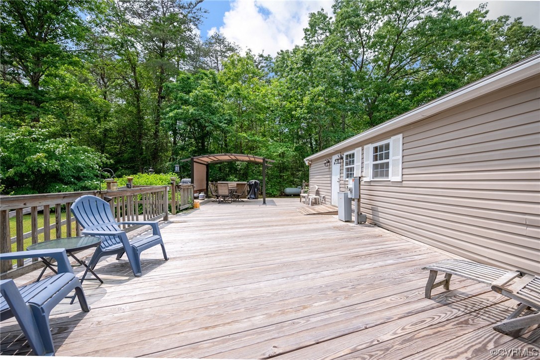 648 New Dragon Bridge Road Mascot, VA 23108 - Photo 19 of 43 a balcony with wooden floor table and chairs