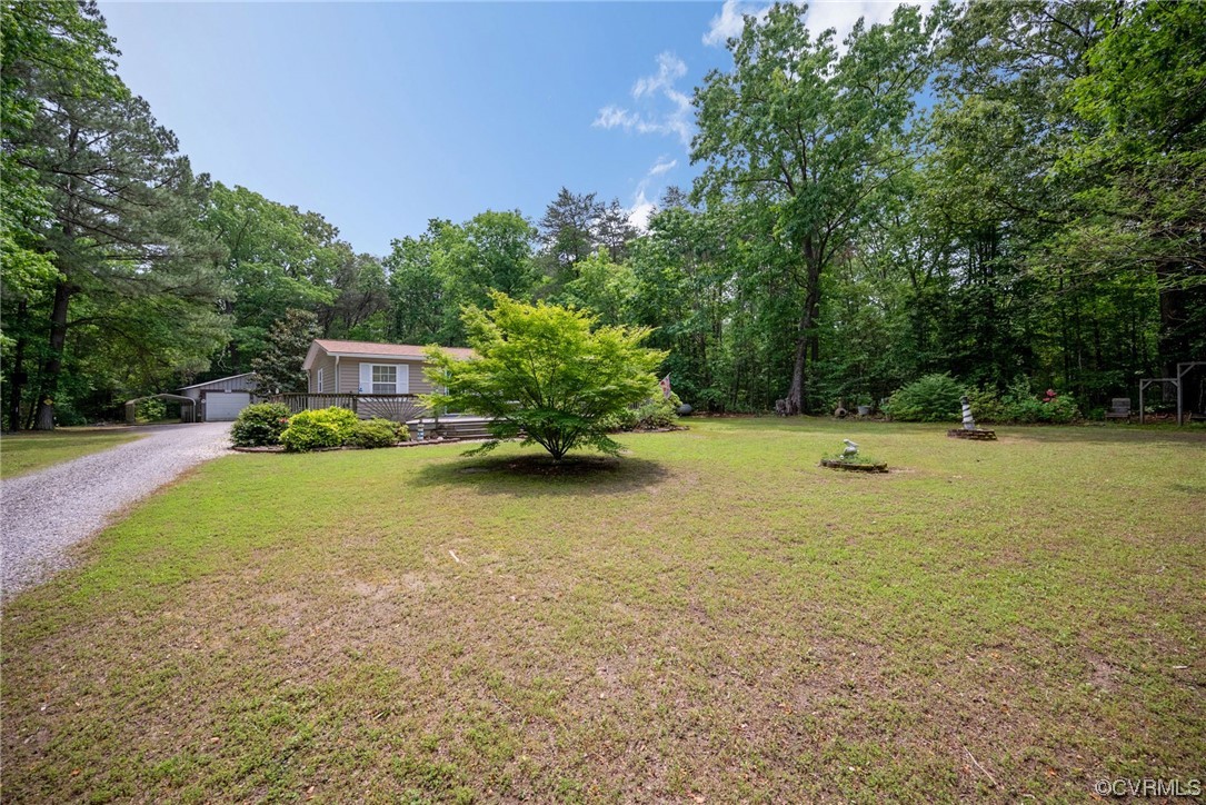 648 New Dragon Bridge Road Mascot, VA 23108 - Photo 27 of 43 a swimming pool is sitting in the middle of a yard