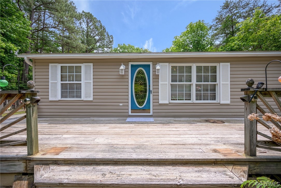 648 New Dragon Bridge Road Mascot, VA 23108 - Photo 3 of 43 a front view of a house with garden