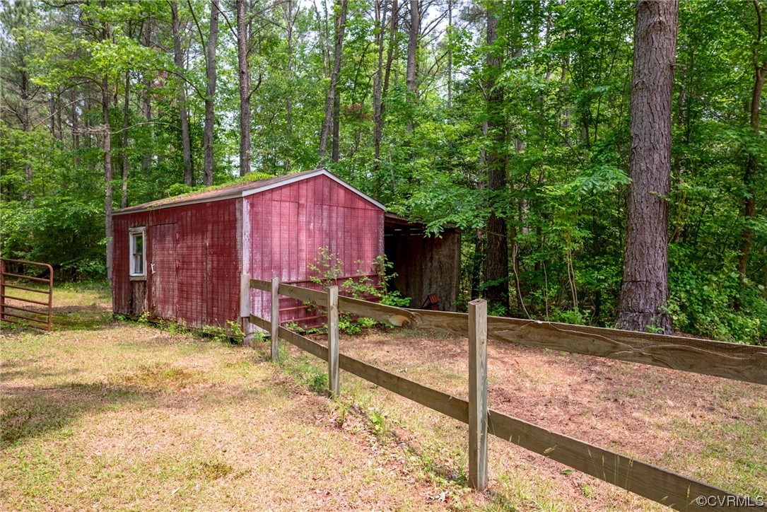 648 New Dragon Bridge Road Mascot, VA 23108 - Photo 31 of 43 a view of a house with backyard