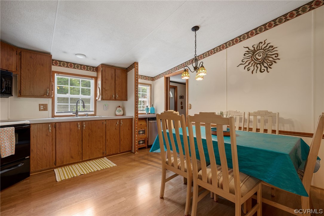 648 New Dragon Bridge Road Mascot, VA 23108 - Photo 6 of 43 a view of a kitchen with furniture and a window