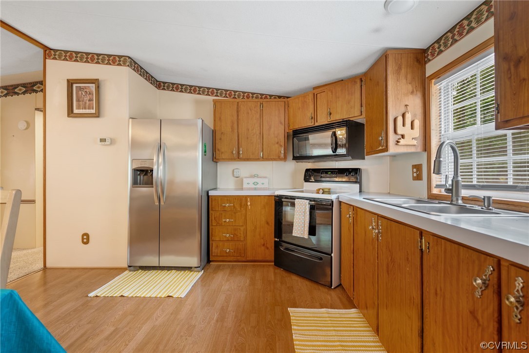 648 New Dragon Bridge Road Mascot, VA 23108 - Photo 8 of 43 a kitchen with granite countertop a refrigerator and a sink