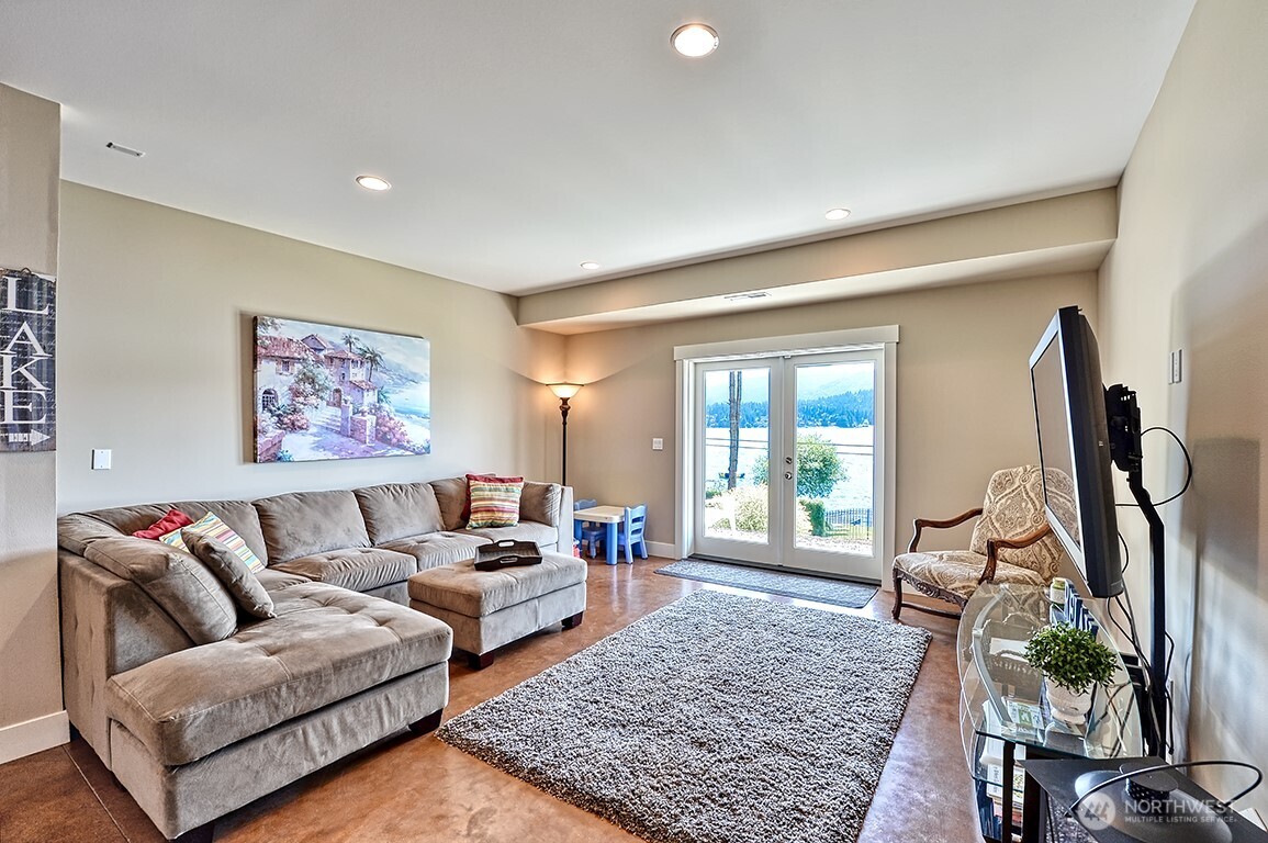 3042 North Shore Road Bellingham, WA 98226 - Photo 16 of 35 a living room with furniture granite floor and a table