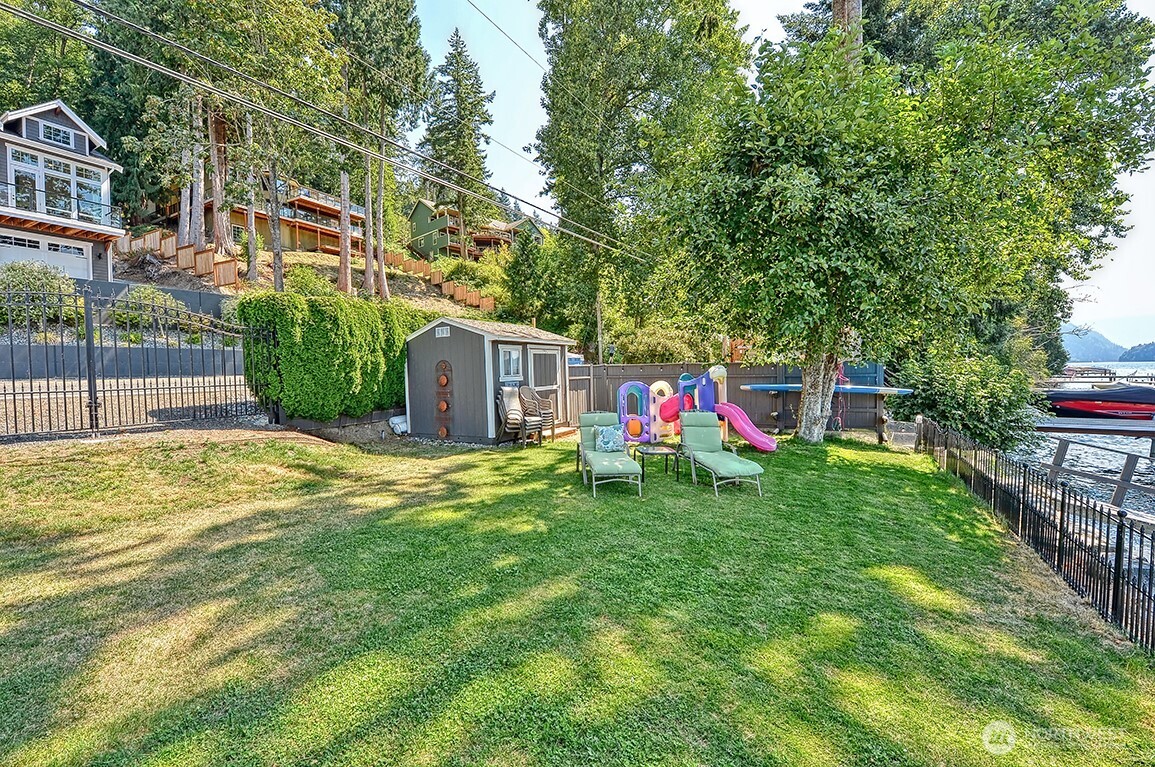 3042 North Shore Road Bellingham, WA 98226 - Photo 21 of 35 a view of backyard with green space