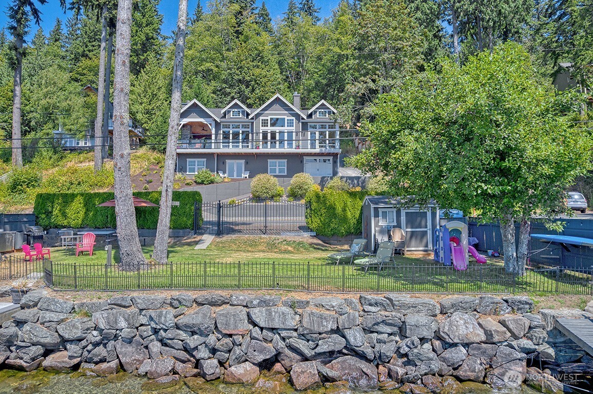 3042 North Shore Road Bellingham, WA 98226 - Photo 29 of 35 a front view of a house with garden