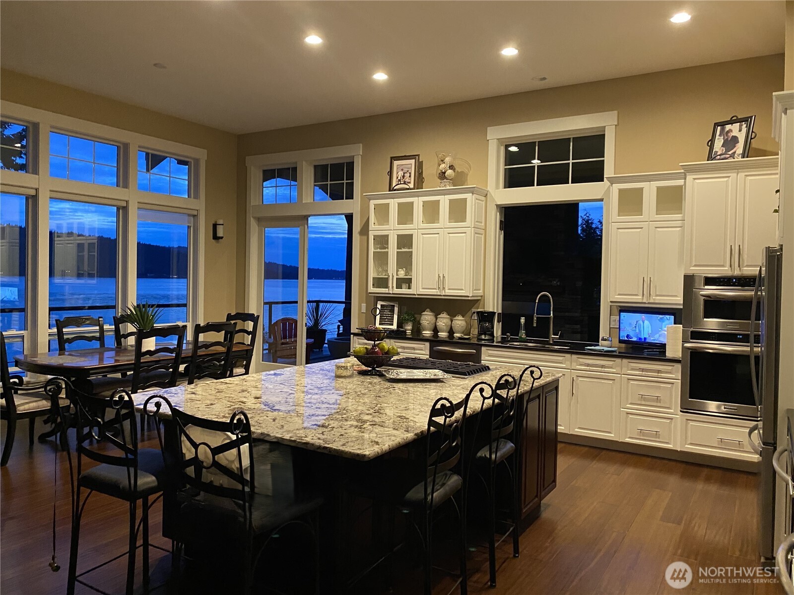 3042 North Shore Road Bellingham, WA 98226 - Photo 33 of 35 a kitchen with stainless steel appliances granite countertop a stove and a refrigerator