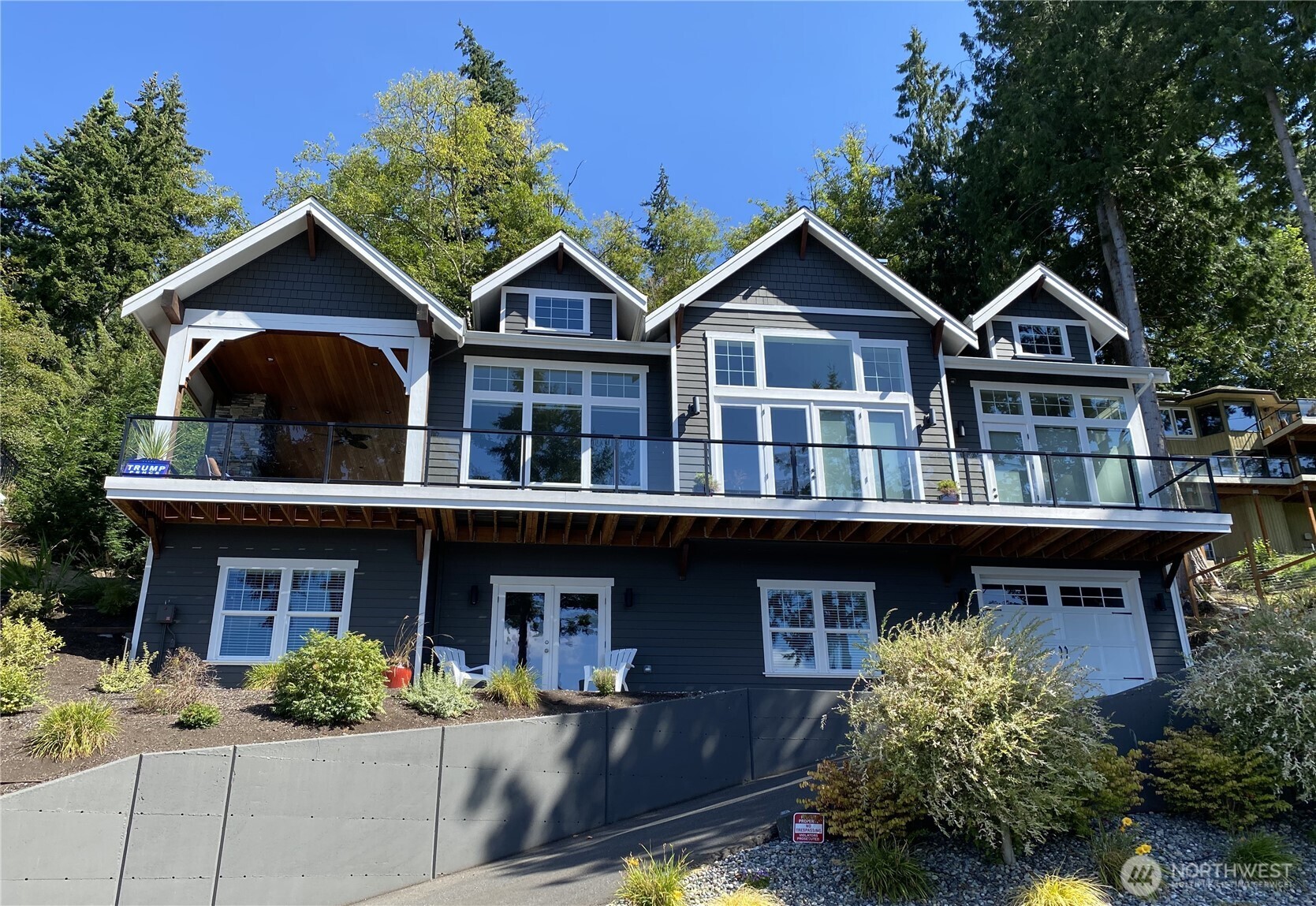 3042 North Shore Road Bellingham, WA 98226 - Photo 35 of 35 a front view of a house with garden