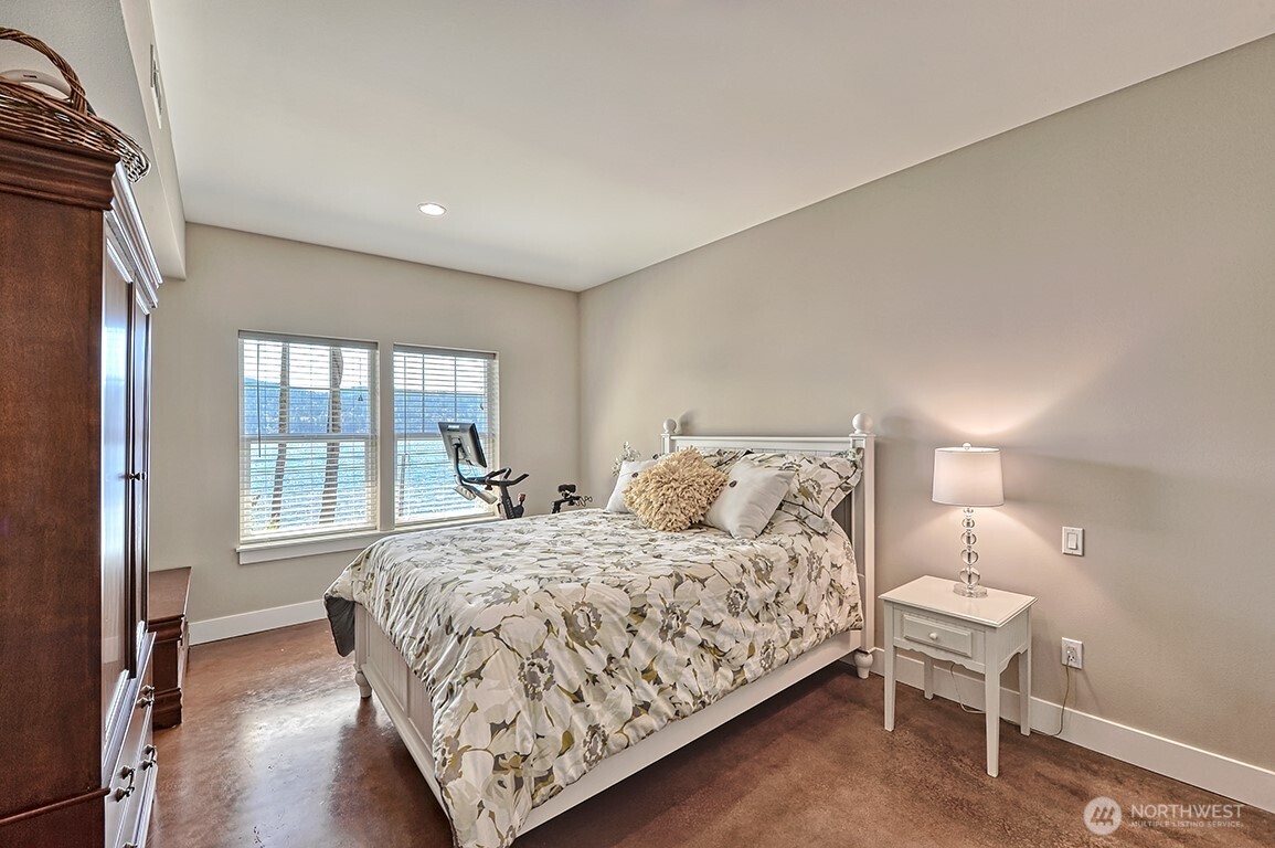 3042 North Shore Road Bellingham, WA 98226 - Photo 10 of 35 a bedroom with a bed and a large window