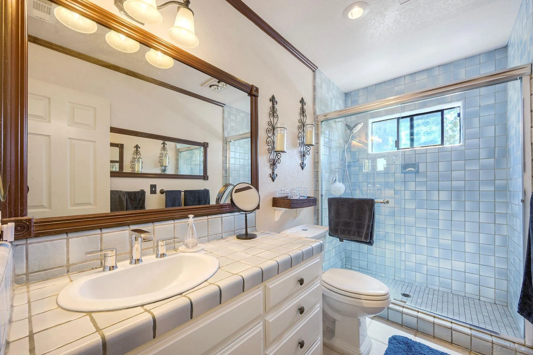 1419 Rimrock Drive Escondido, CA 92027 - Photo 17 of 47 Hallway bathroom
