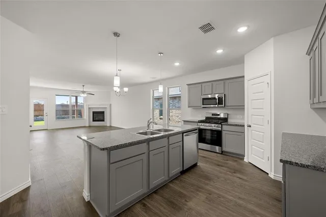 $319,900 | 1913 Seminole Drive, Cleburne, TX 76033