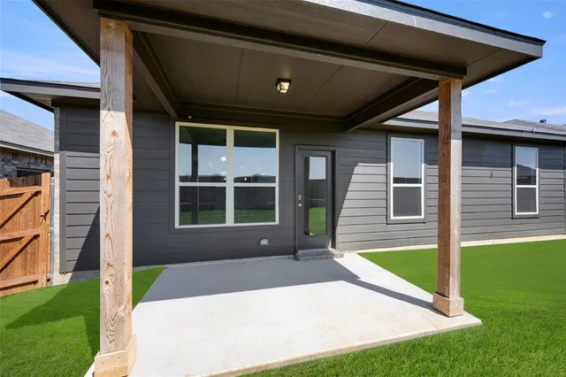 $319,900 | 1913 Seminole Drive, Cleburne, TX 76033