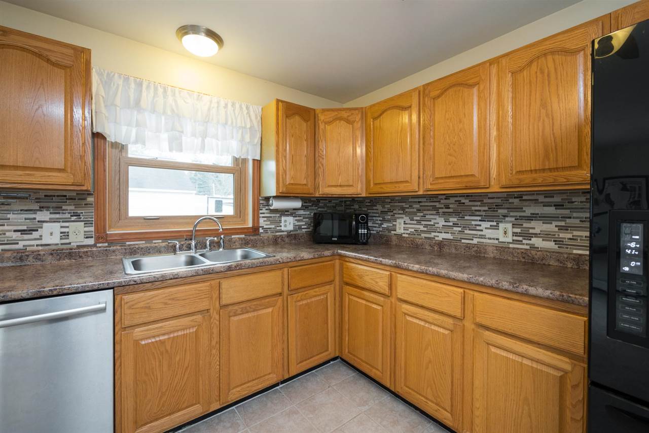 3 Garrison Road Dover, NH 03820 - Photo 4 of 37 Gallery Image 4
