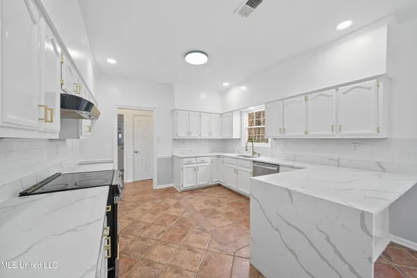 $399,000 | 6965 Fox Chase Drive, Southaven, MS 38671