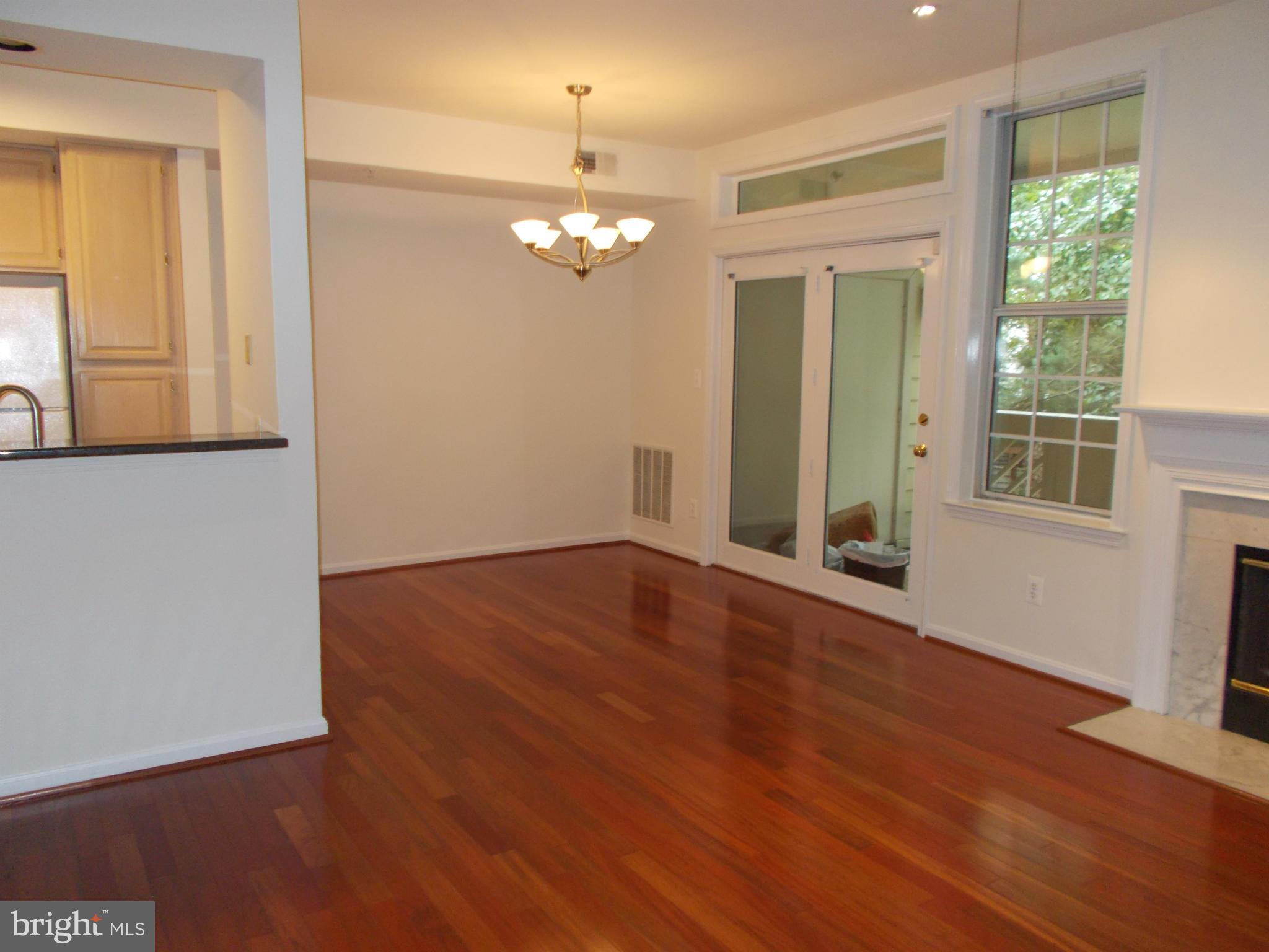 1371 Garden Wall Circle, Unit 713 Reston, VA 20194 - Photo 6 of 12 Dining Room