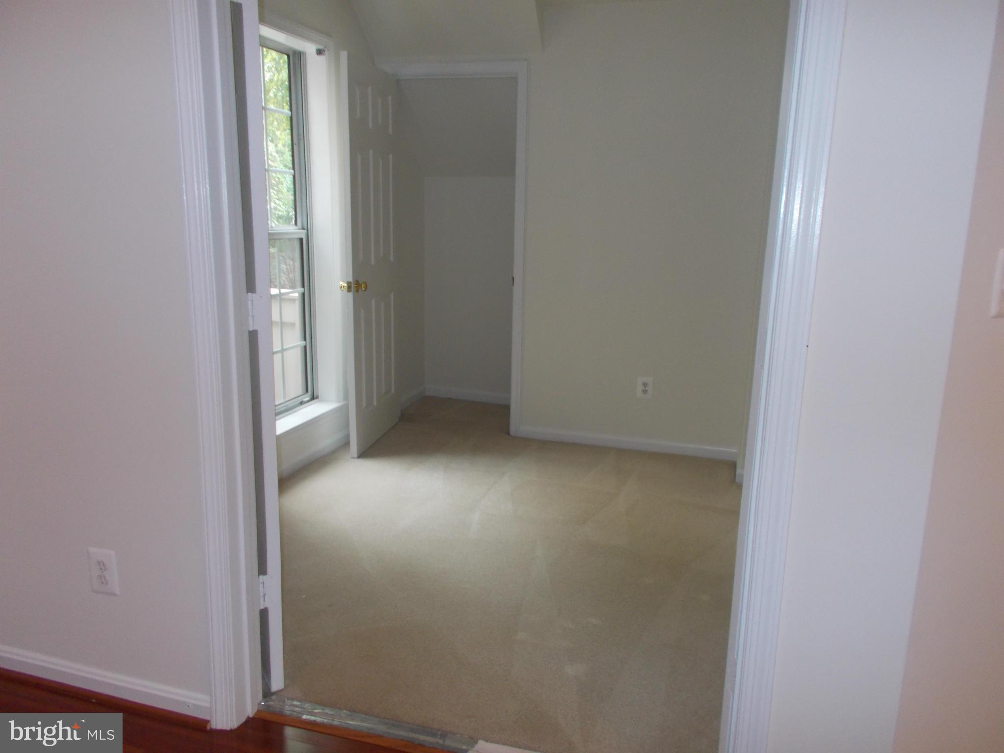 1371 Garden Wall Circle, Unit 713 Reston, VA 20194 - Photo 7 of 12 Bedroom