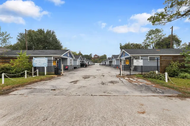 $1,025 | 4203 Hirsch Road, Unit 12, Houston, TX 77026