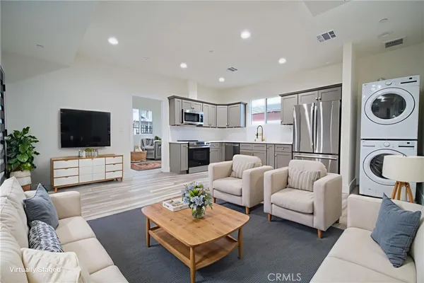 $3,050 | 2011 8th Avenue, Unit 3/4, Los Angeles, CA 90018