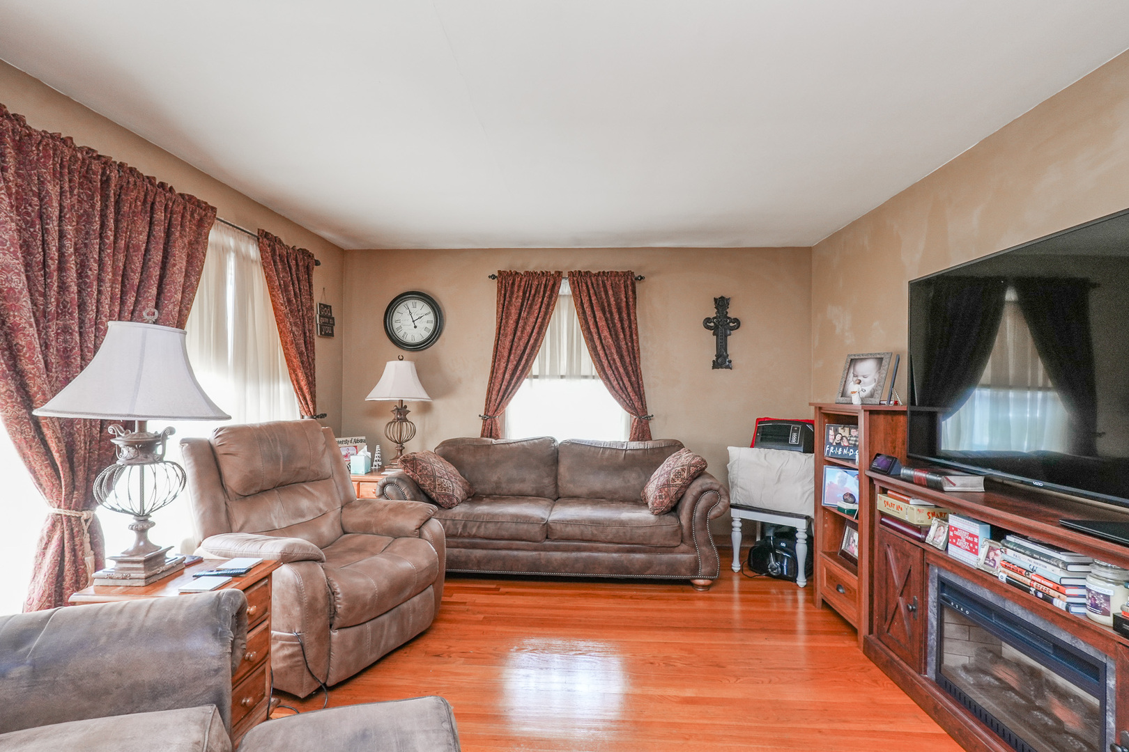 304 Ashley Avenue Bourbonnais, IL 60914 - Photo 5 of 18 a living room with furniture and a flat screen tv