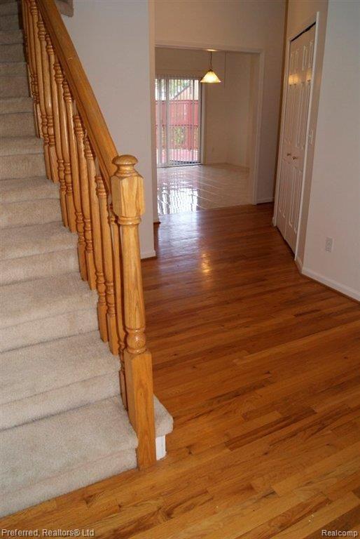 17352 Cross Winds Road Livonia, MI 48152 - Photo 6 of 30 Hardwood Foyer.jpg