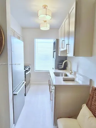 $1,900 | 1050 Pennsylvania Avenue, Unit 28, Miami Beach, FL 33139