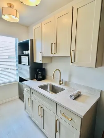 $1,900 | 1050 Pennsylvania Avenue, Unit 28, Miami Beach, FL 33139