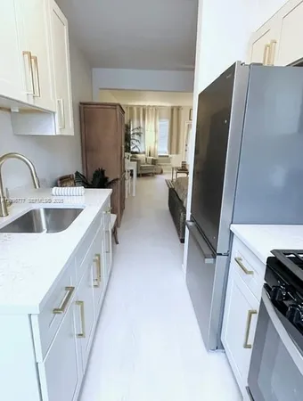 $1,900 | 1050 Pennsylvania Avenue, Unit 28, Miami Beach, FL 33139