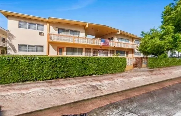 $1,900 | 1050 Pennsylvania Avenue, Unit 28, Miami Beach, FL 33139