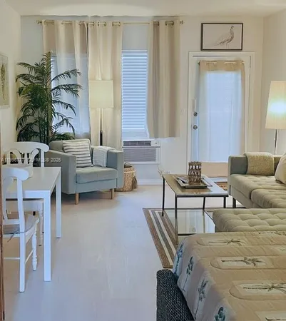 $1,900 | 1050 Pennsylvania Avenue, Unit 28, Miami Beach, FL 33139