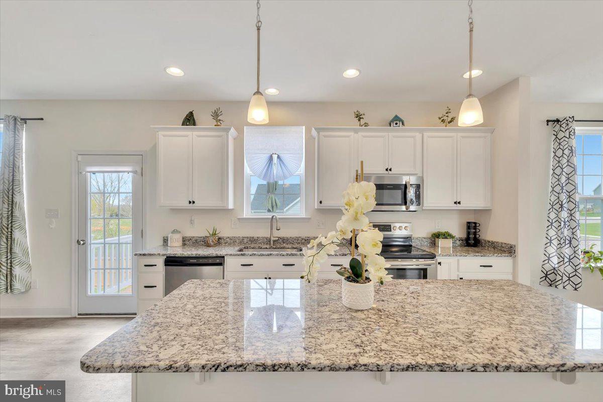 57 Red Rock Run Hanover, PA 17331 - Photo 10 of 33 KITCHEN WITH SPACIOUS GRANITE ISLAND